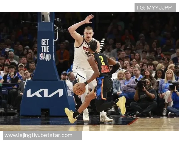 掘金半场小幅领先国王约基奇表现出色戈登贡献12分威少状态低迷三分球未能命中